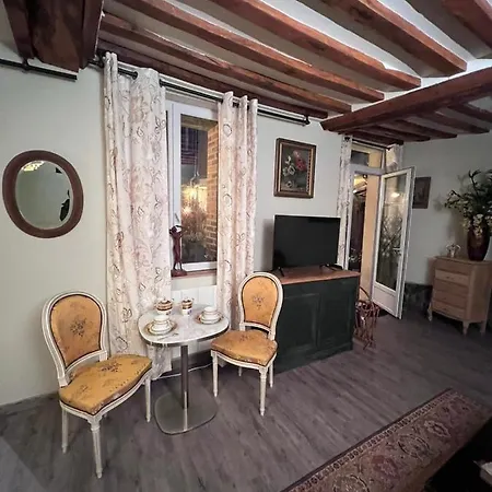 Les Maisons D'augustine, Nouvelle Demeure De La Cour Ste Catherine