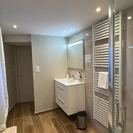 Semesterbostad Les Maisons D'augustine, Demeure De Charme De La Cour Ste Catherine