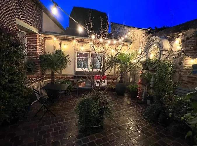 Les Maisons D'augustine, Demeure De Charme De La Cour Ste Catherine Holiday home Honfleur