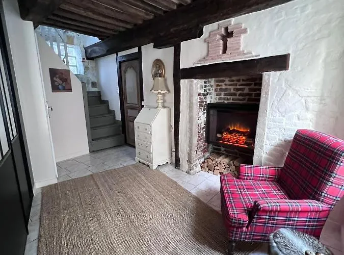 Les Maisons D'augustine, Demeure De Charme De La Cour Ste Catherine Holiday home Honfleur